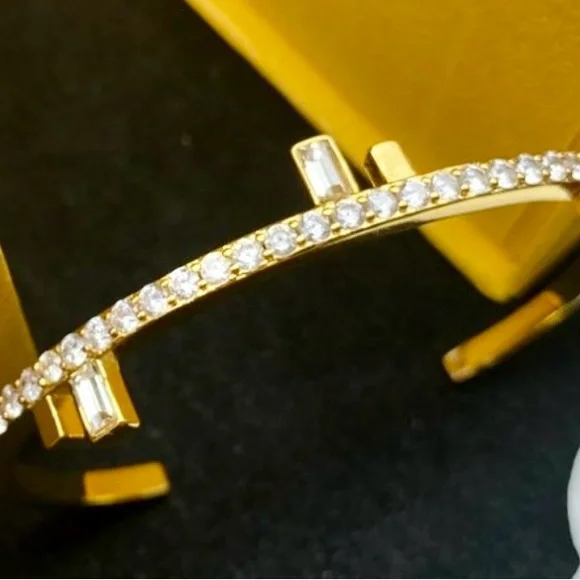 Fendi First Series Bracelet, yellow gold color - Picture 3 of 5